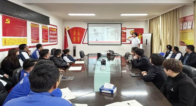 汽贸公司开展消防安全培训与逃生灭火实操专项演练